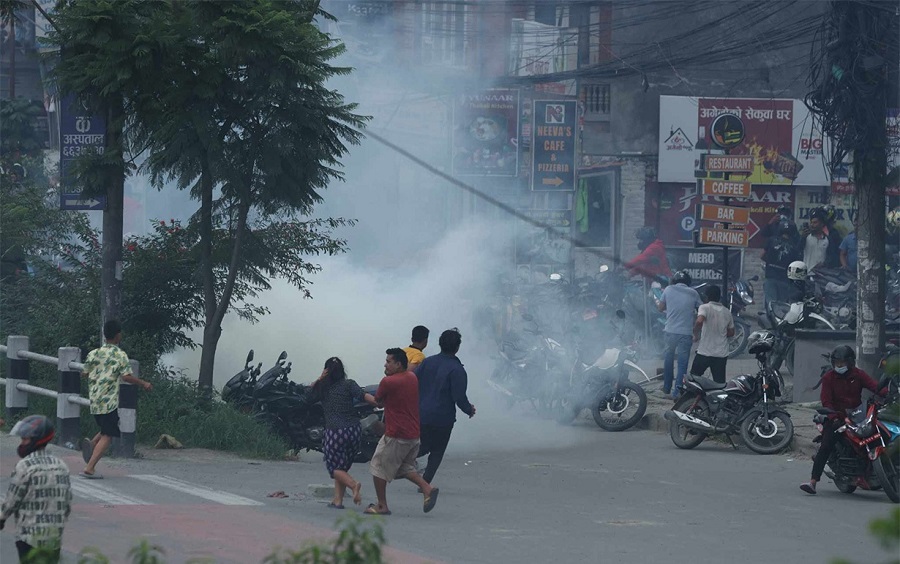 गठ्ठाघर दुर्घटना : दिनभर तनावग्रस्त, बल्ल चल्न थाल्यो सवारी साधन (तस्विरहरु)